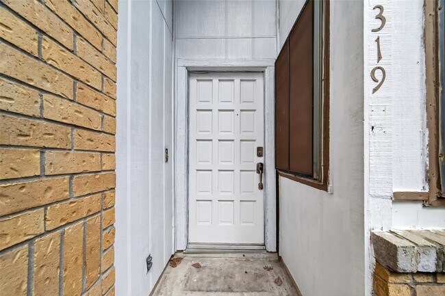 Foto del edificio - 319 Richvale Ln