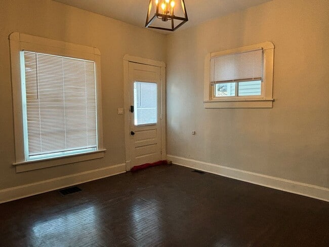 Foto del edificio - 330 N Arsenal Ave