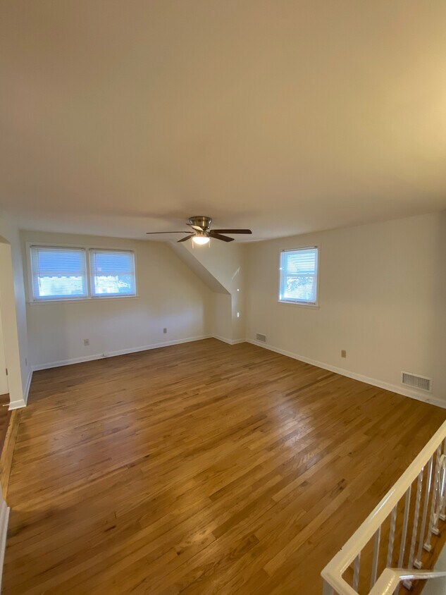 Foto del edificio - 667 E 7th St