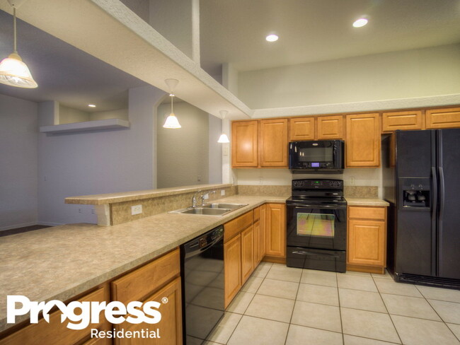 Foto del edificio - 1321 Creekview Ct
