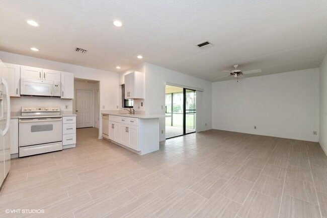 Building Photo - 8490 White Egret Way