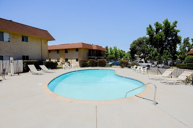 Foto del edificio - Churn Creek Village Apartments