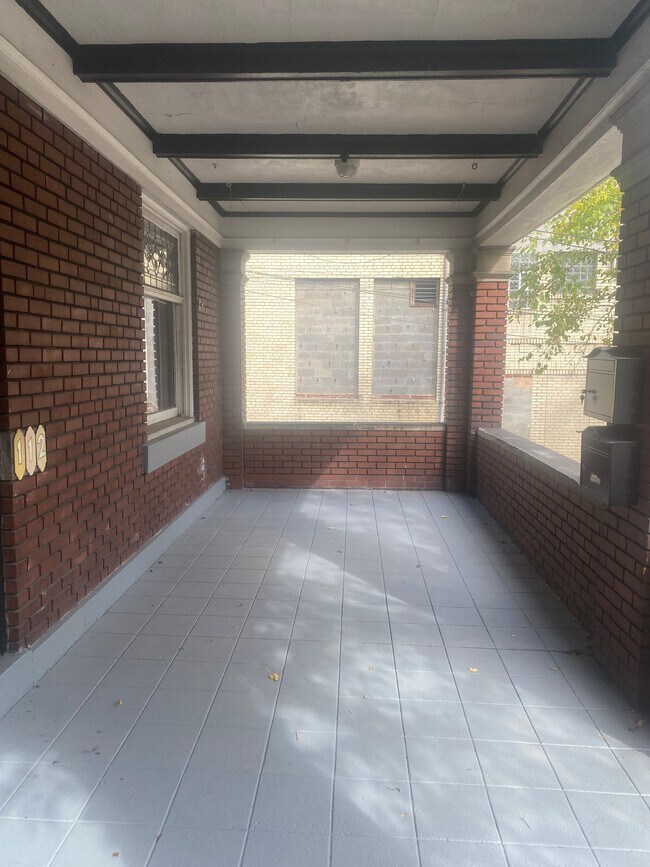 Foto del edificio - 112 Stratford Ave