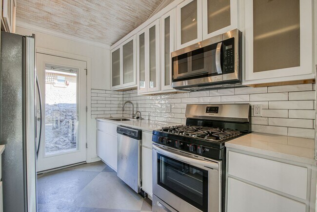 Foto del edificio - Modern One Bedroom Apartment For Rent