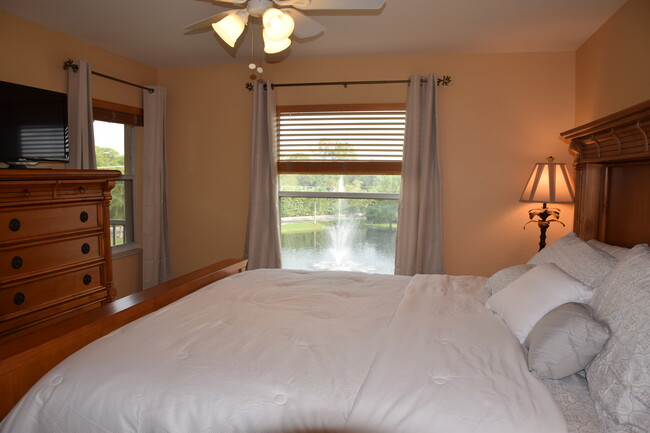 Master bedroom - 3250 Cypress Glen Way