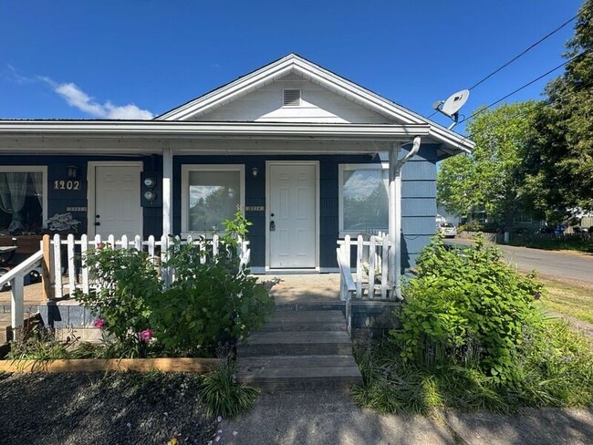 Building Photo - 2210 W 19th Ave