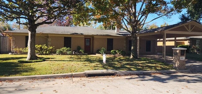 Building Photo - 2045 Western Village Ln