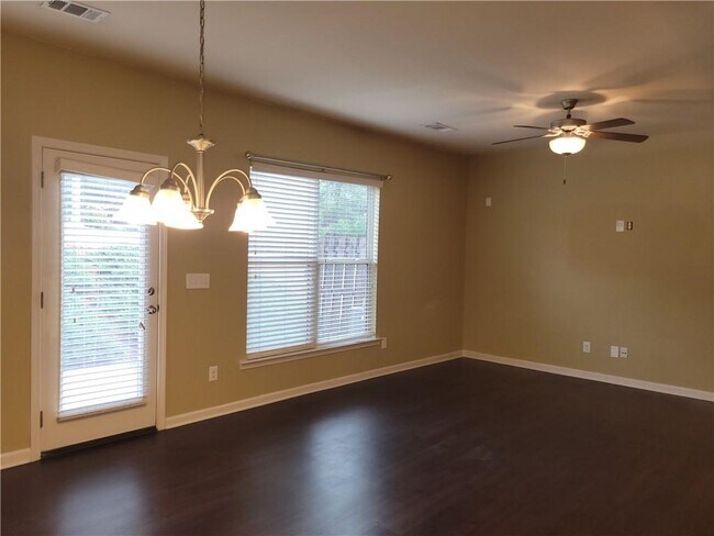 Building Photo - 1525 Landmark Ln