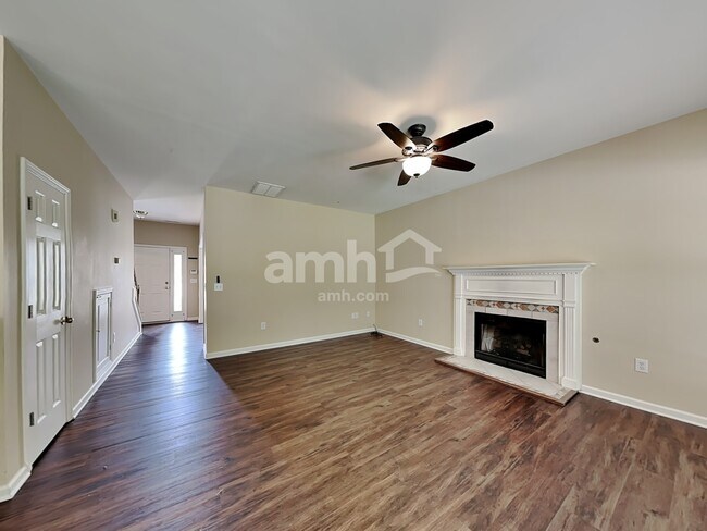 Foto del edificio - 405 Bedstraw Ct