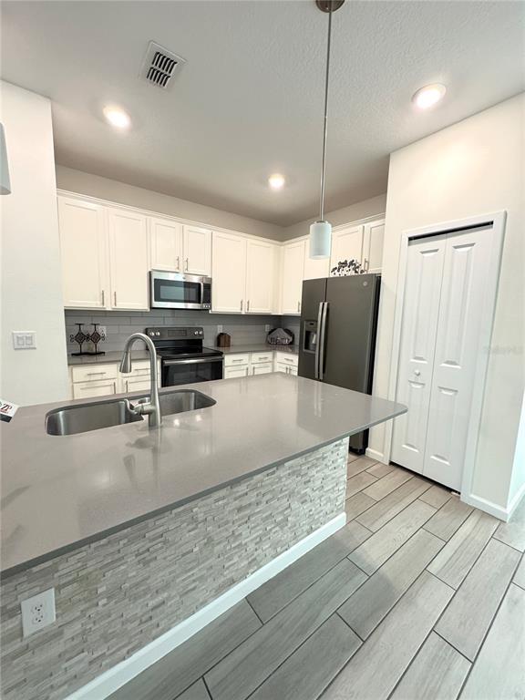 Building Photo - 9890 Red Eagle Dr