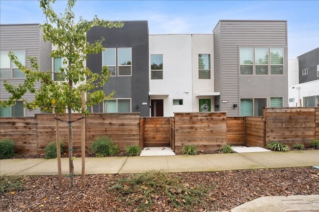 Building Photo - 6117 Bridgecross Dr