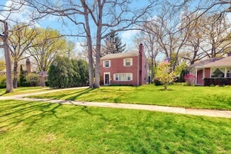 Building Photo - 745 Greenview Pl