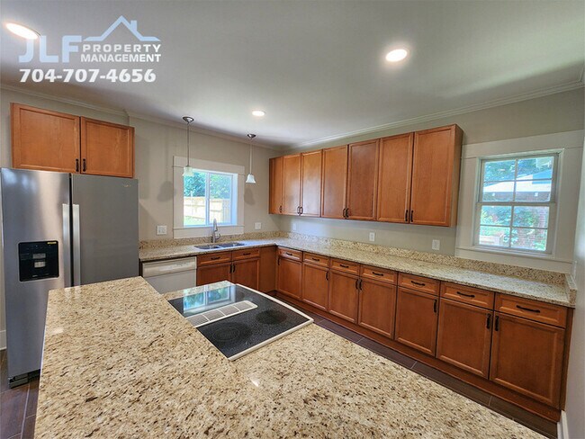 Foto del edificio - Fully Remodeled 3 Bed/3 Bath Home in Moore...