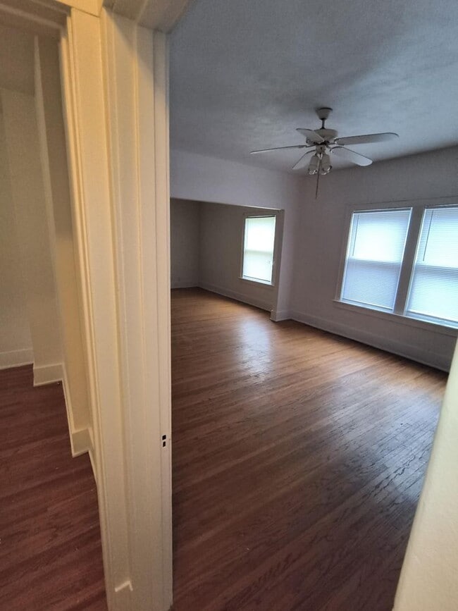 Building Photo - 1415 Kenyon Dr
