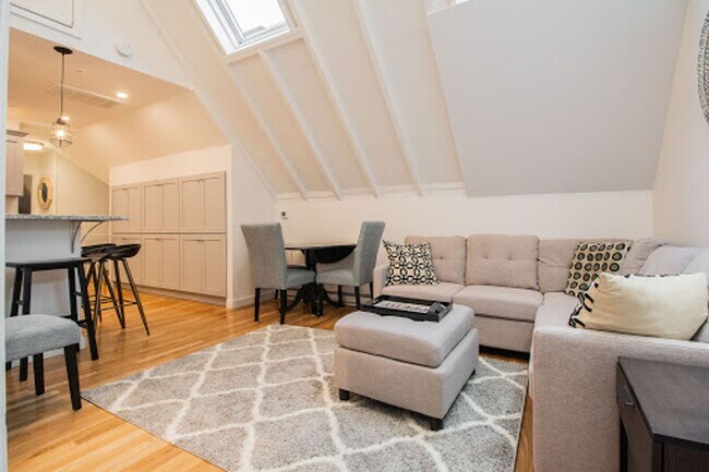 Building Photo - Amazing renovation - three bedroom luxury ...