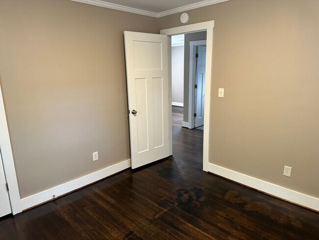 Foto del edificio - Adorable Two Bedroom Duplex in Belmont Com...
