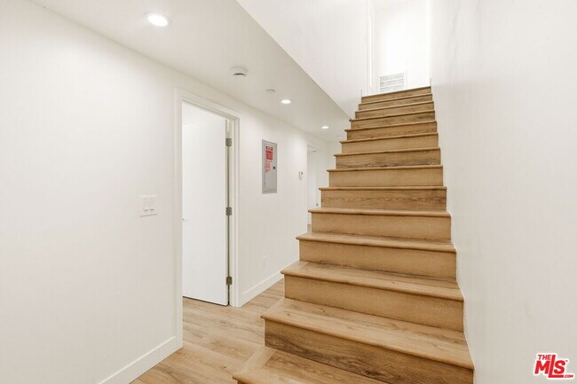 Foto del edificio - 1122 Beachwood Dr