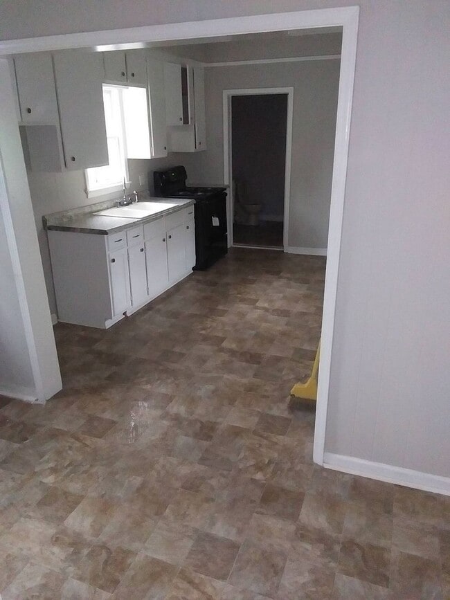 Building Photo - 420 1st Ave