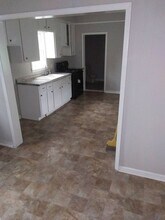 Building Photo - 420 1st Ave