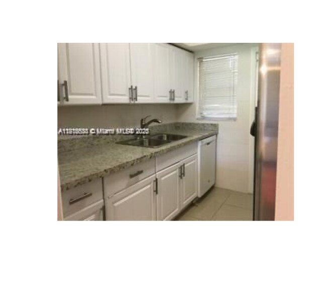Foto del edificio - 2431 SW 82nd Ave