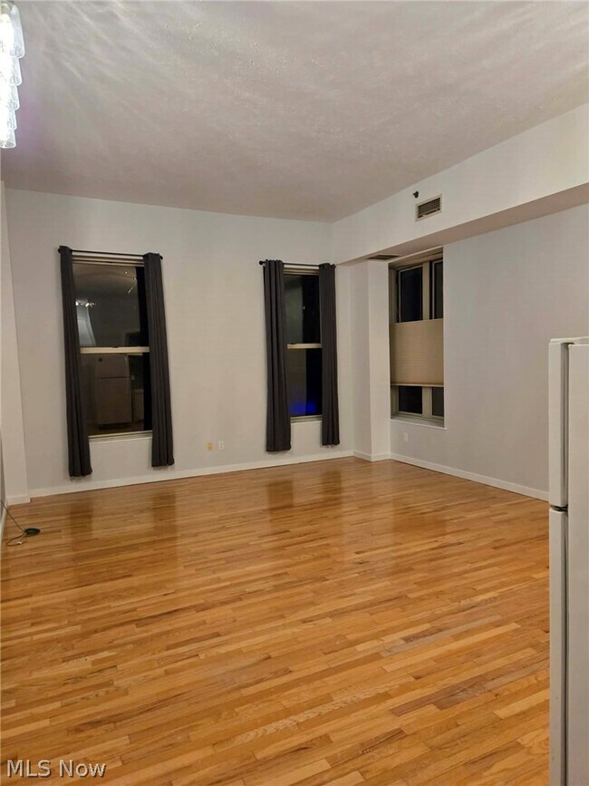 Foto del edificio - 408 W St Clair Ave