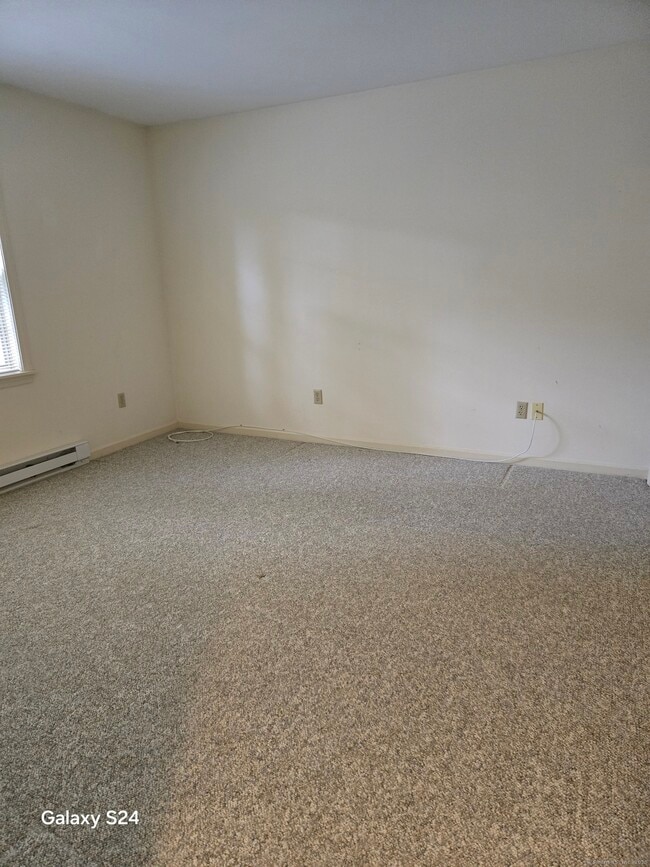 Building Photo - 7 Brantwood Dr