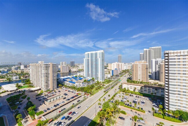 Foto del edificio - 1980 S Ocean Dr