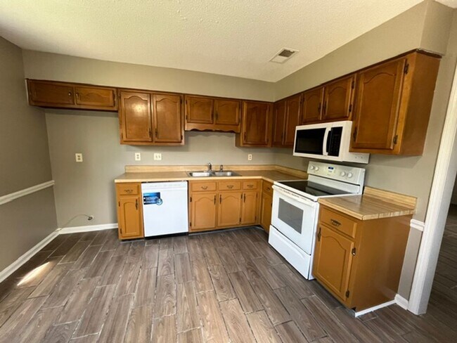 Building Photo - Renovated 3 Bedroom 2 Bath Home for Rent!!