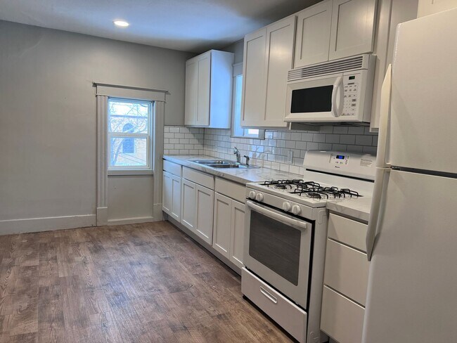 Building Photo - 3361 Van Buren St
