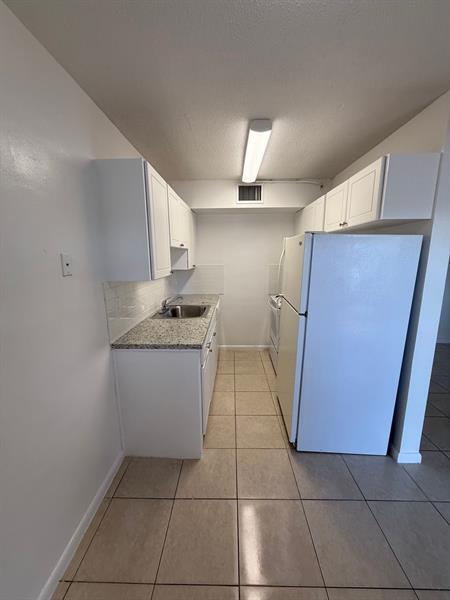 Building Photo - 481 Sunshine Dr