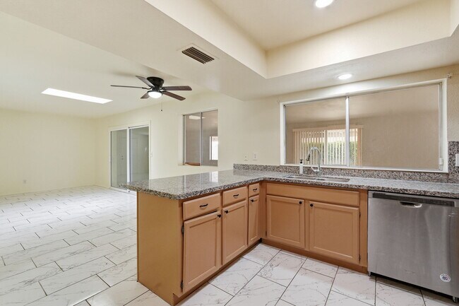 Foto del edificio - 4731 W Paradise Ln
