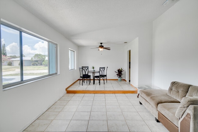 Building Photo - 8724 Tall Pine Ln