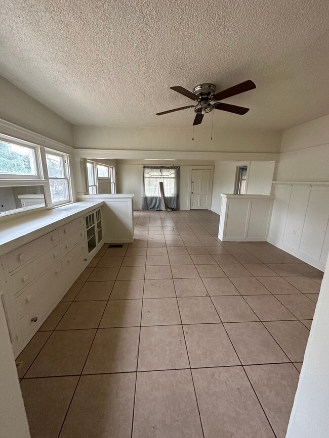 Building Photo - 1398 N Millbrook Ave