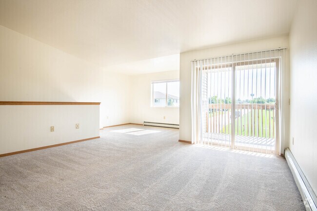 3HAB, 1,5BA - 1200SF - Pondview Apartments