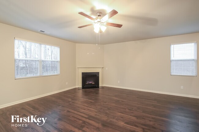 Building Photo - 3282 Hawthorn Farm Blvd