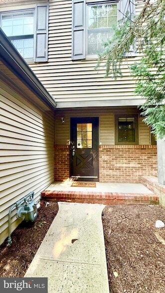 Building Photo - 305 Marten Rd