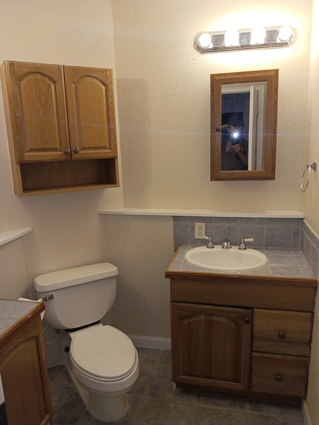 Bathroom - 2800 Vail Ave SE