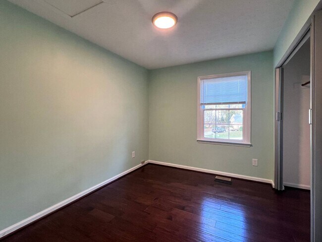 Foto del edificio - 109 Carmel Woods Ct