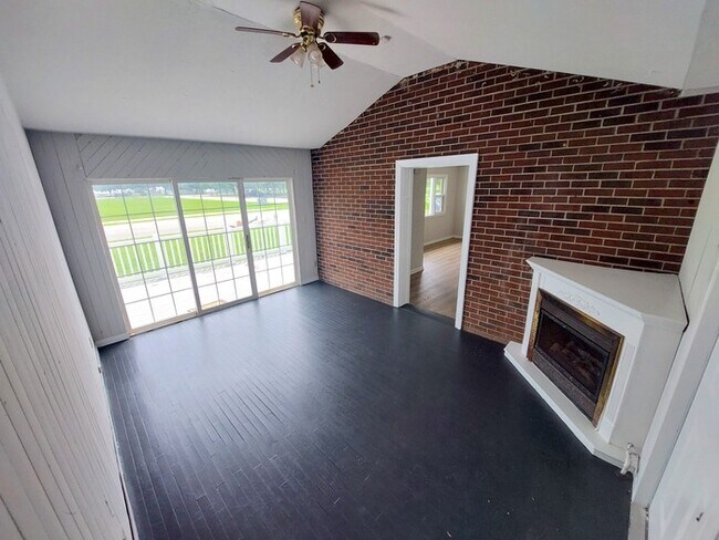 Building Photo - CUTE AND COZY 3 BEDROOM HOME AT BUCKROE BE...