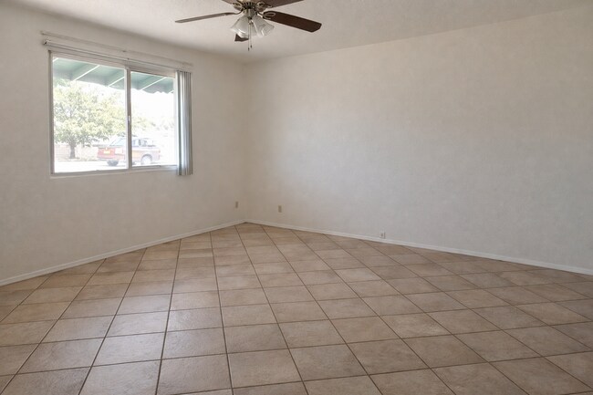 Sala de estar - 715 W 18th St