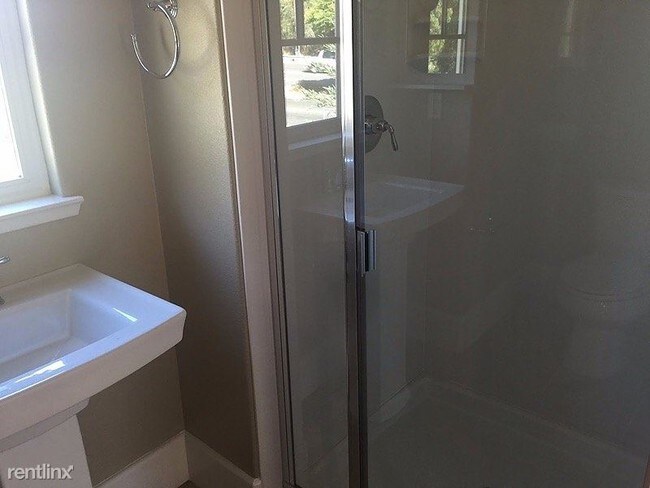 Building Photo - Studio, 1 bath Apartment - 110 Emory Common