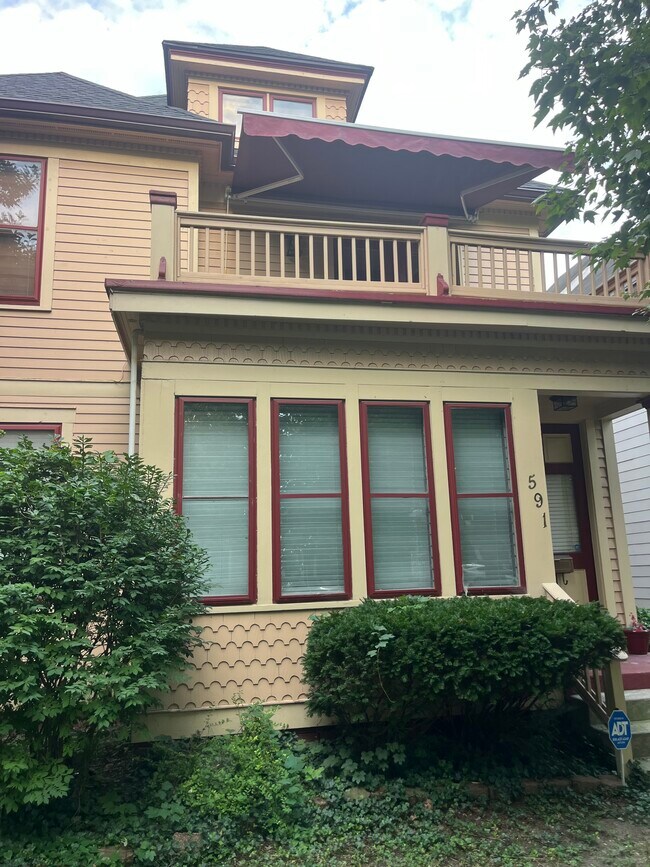 Building Photo - 589 Woodruff Place Middle Dr