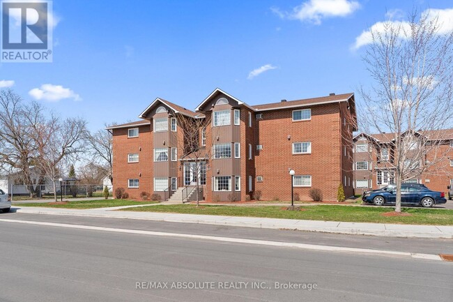 Building Photo - 85 Edey St