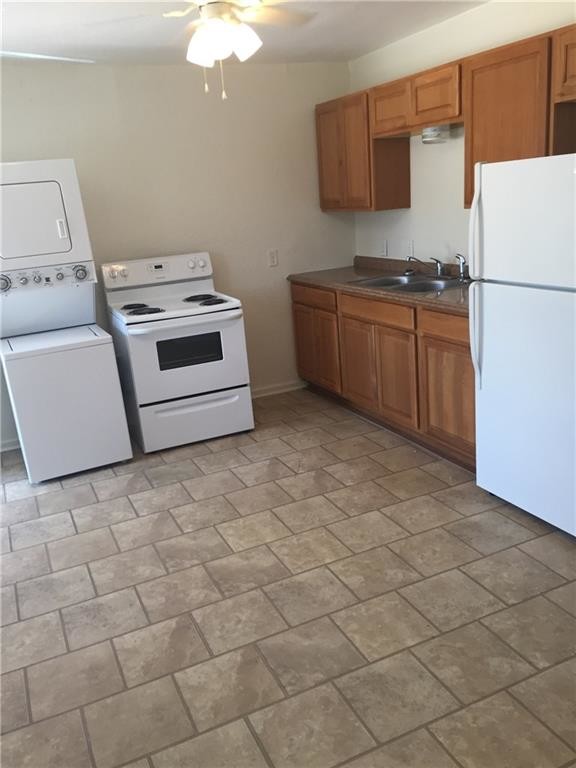Building Photo - 2272 Oakland Dr