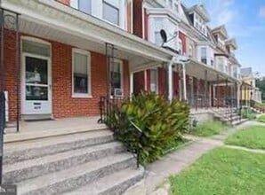 Building Photo - 631 Roosevelt Ave