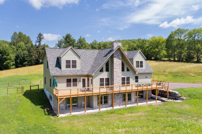 Building Photo - 111 Acres, 4 BR Expansive Home in Mountains