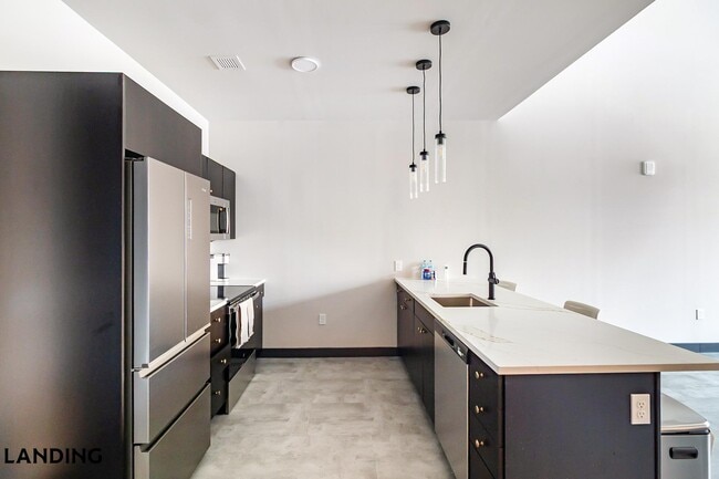 Building Photo - 55 Elm St