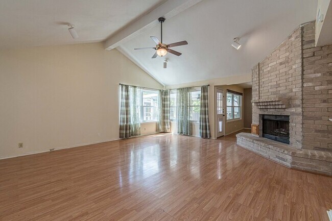 Building Photo - 6115 Bainbridge