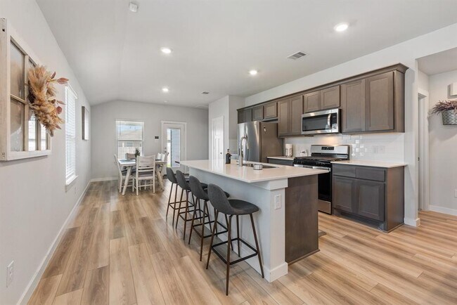 Foto del edificio - 929 Kickapoo Ln