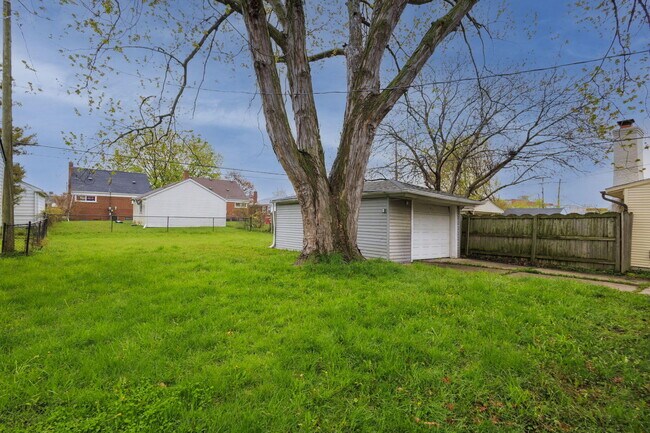 Foto del edificio - 22778 Almond Ave